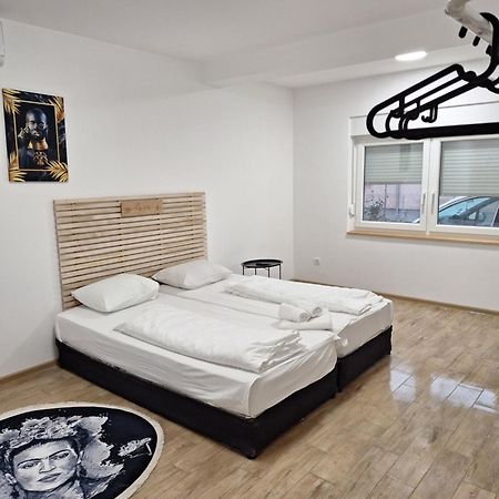Expo Airport Otel Surčin エクステリア 写真