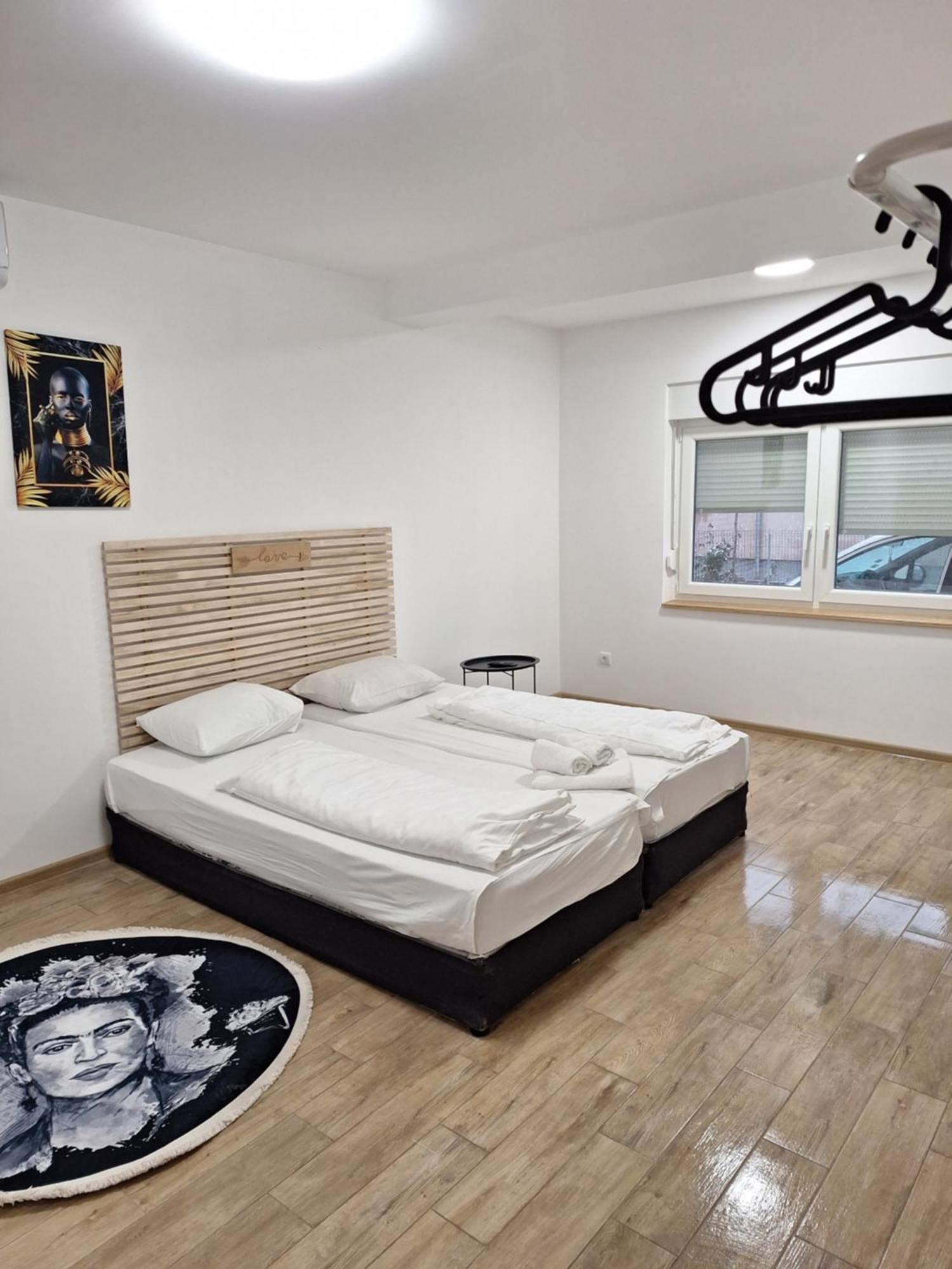 Expo Airport Otel Surčin エクステリア 写真