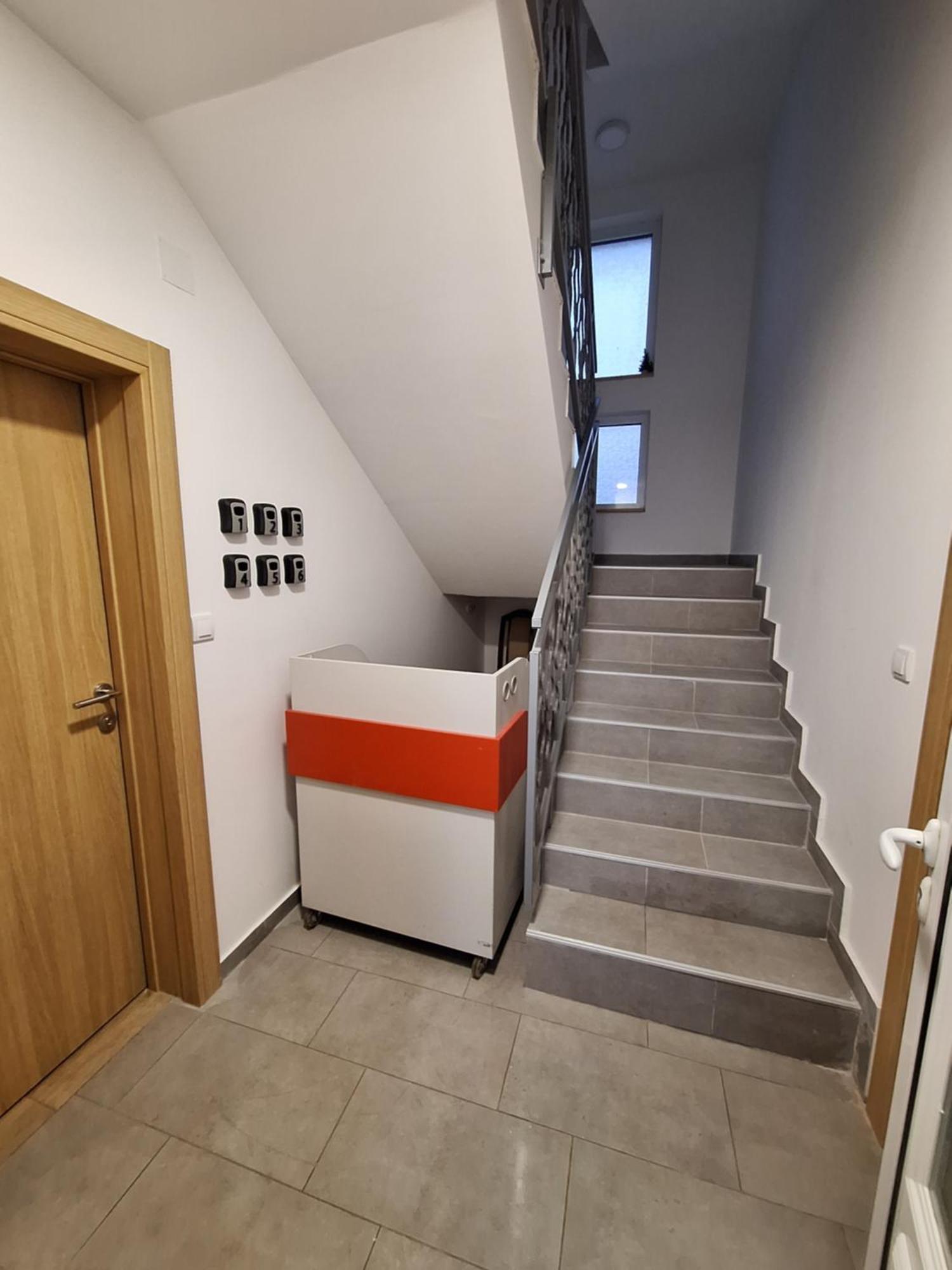 Expo Airport Otel Surčin エクステリア 写真